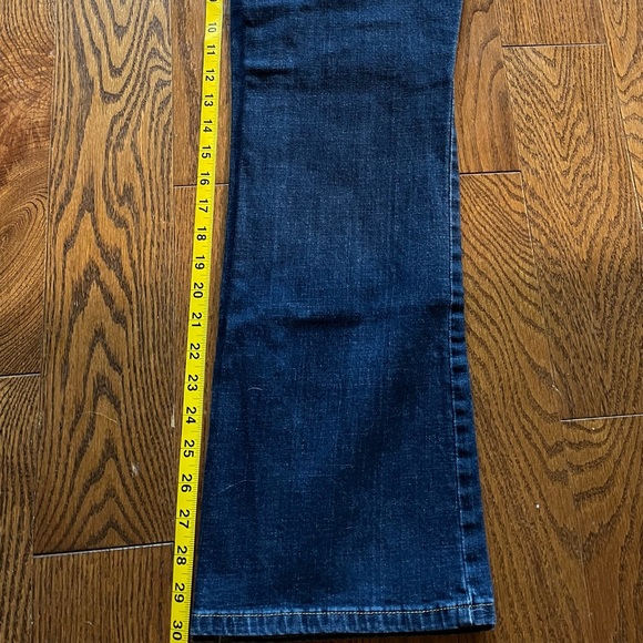 Women’s Levi’s Jeans - Picture 3 of 3